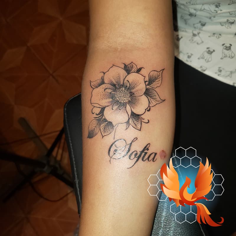 Tatuaje pequeño minimalista - Kapeto Ink